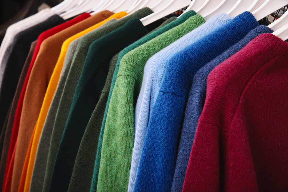 Stickade tröjor i olika färger